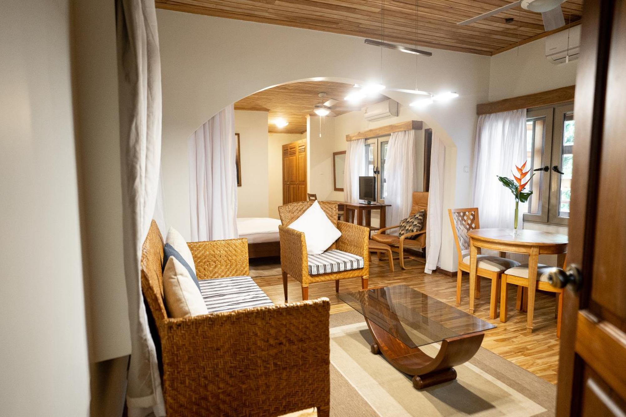 Esther'S Hotel Аккра Екстер'єр фото