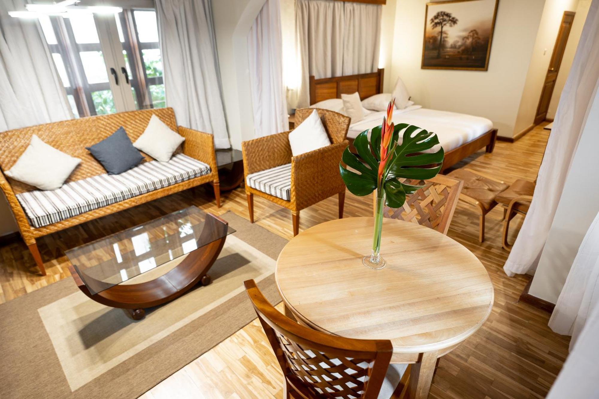 Esther'S Hotel Аккра Екстер'єр фото