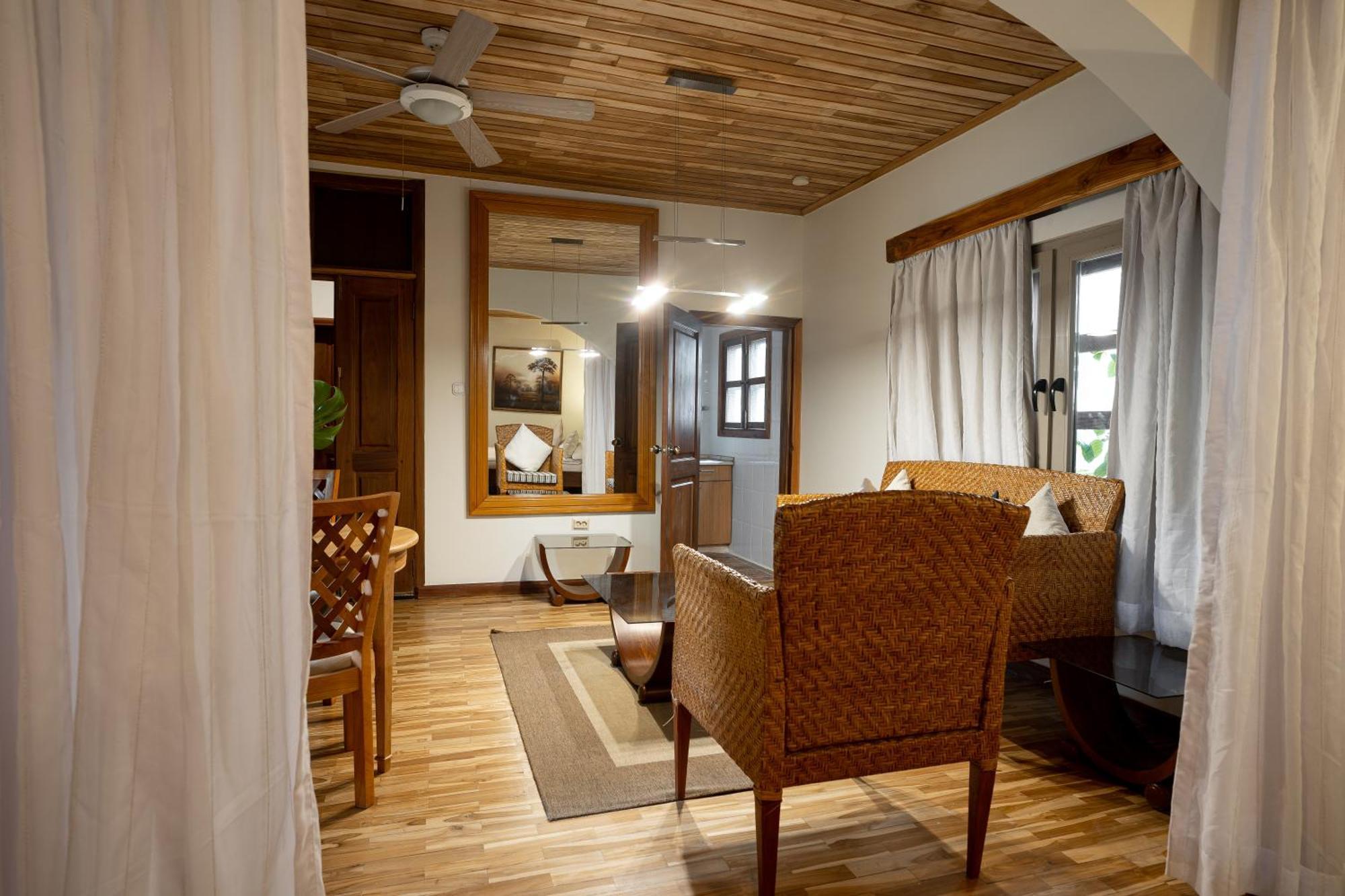 Esther'S Hotel Аккра Екстер'єр фото