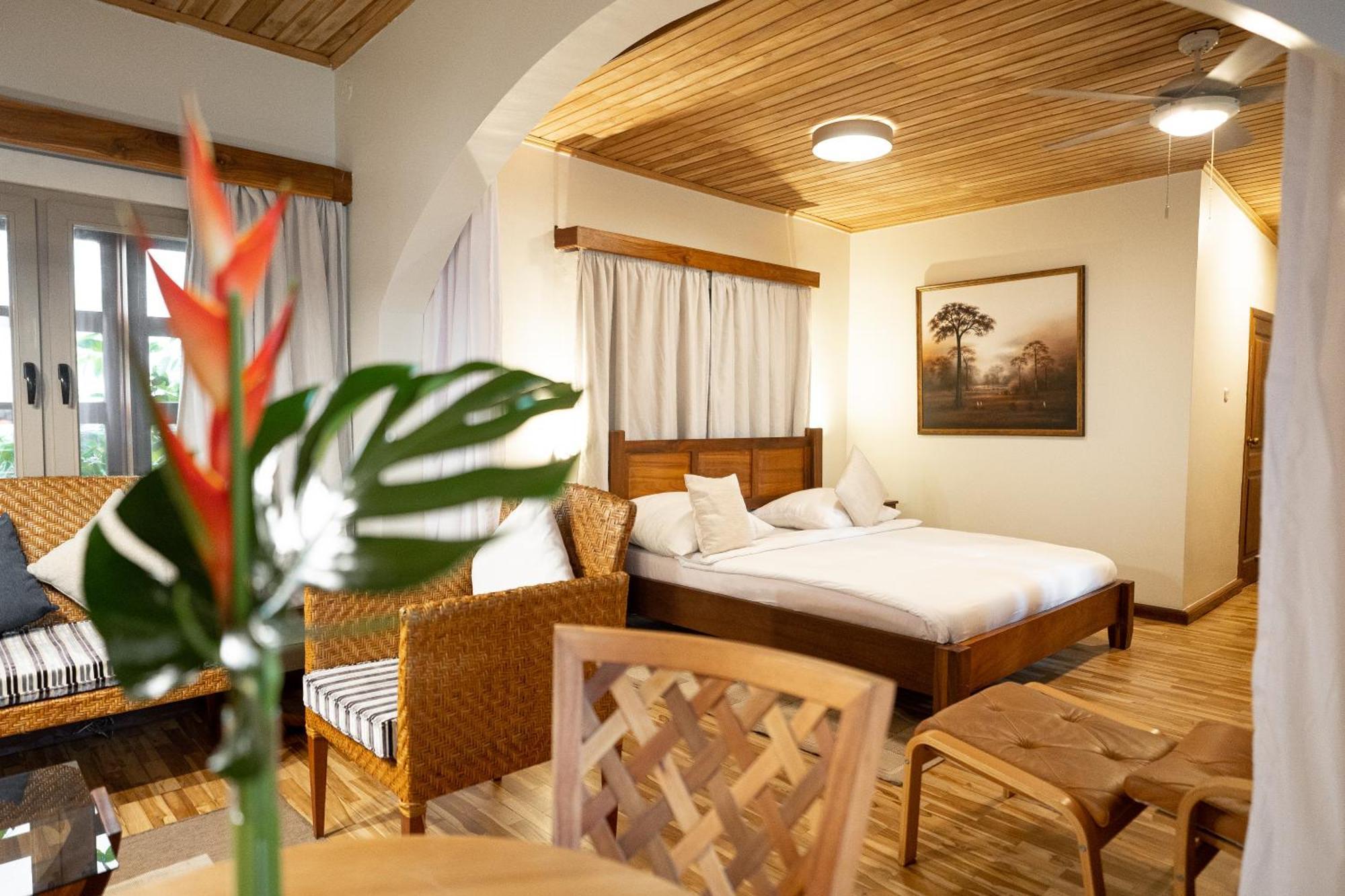 Esther'S Hotel Аккра Екстер'єр фото
