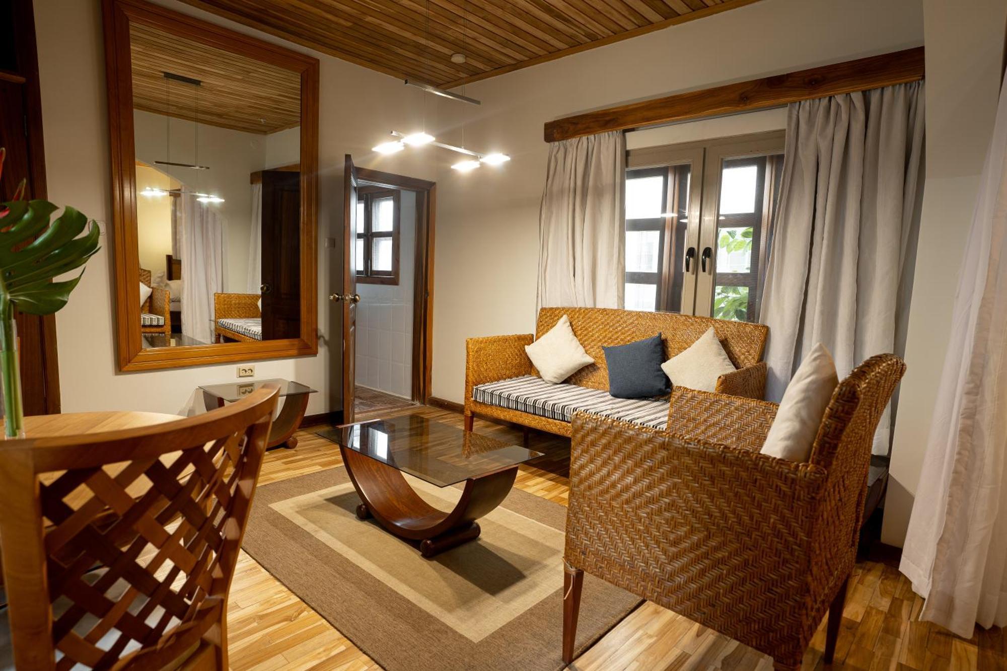 Esther'S Hotel Аккра Екстер'єр фото