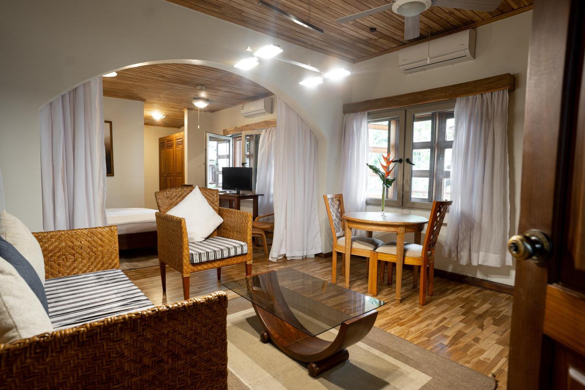 Esther'S Hotel Аккра Екстер'єр фото