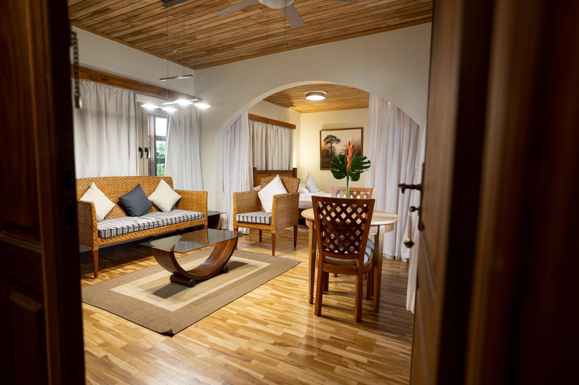 Esther'S Hotel Аккра Екстер'єр фото
