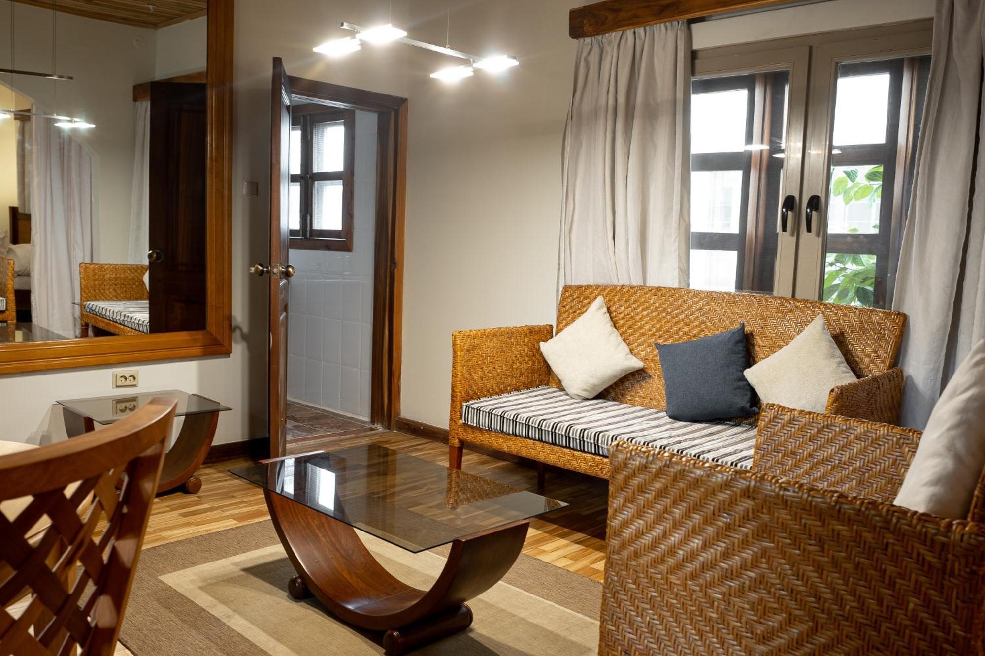 Esther'S Hotel Аккра Екстер'єр фото