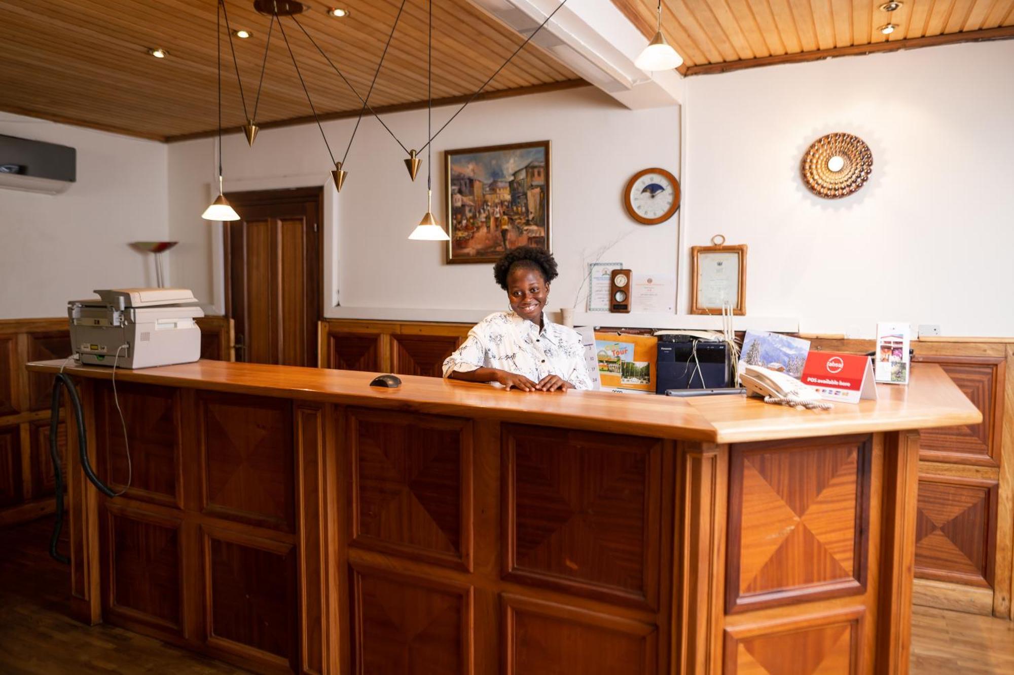 Esther'S Hotel Аккра Екстер'єр фото