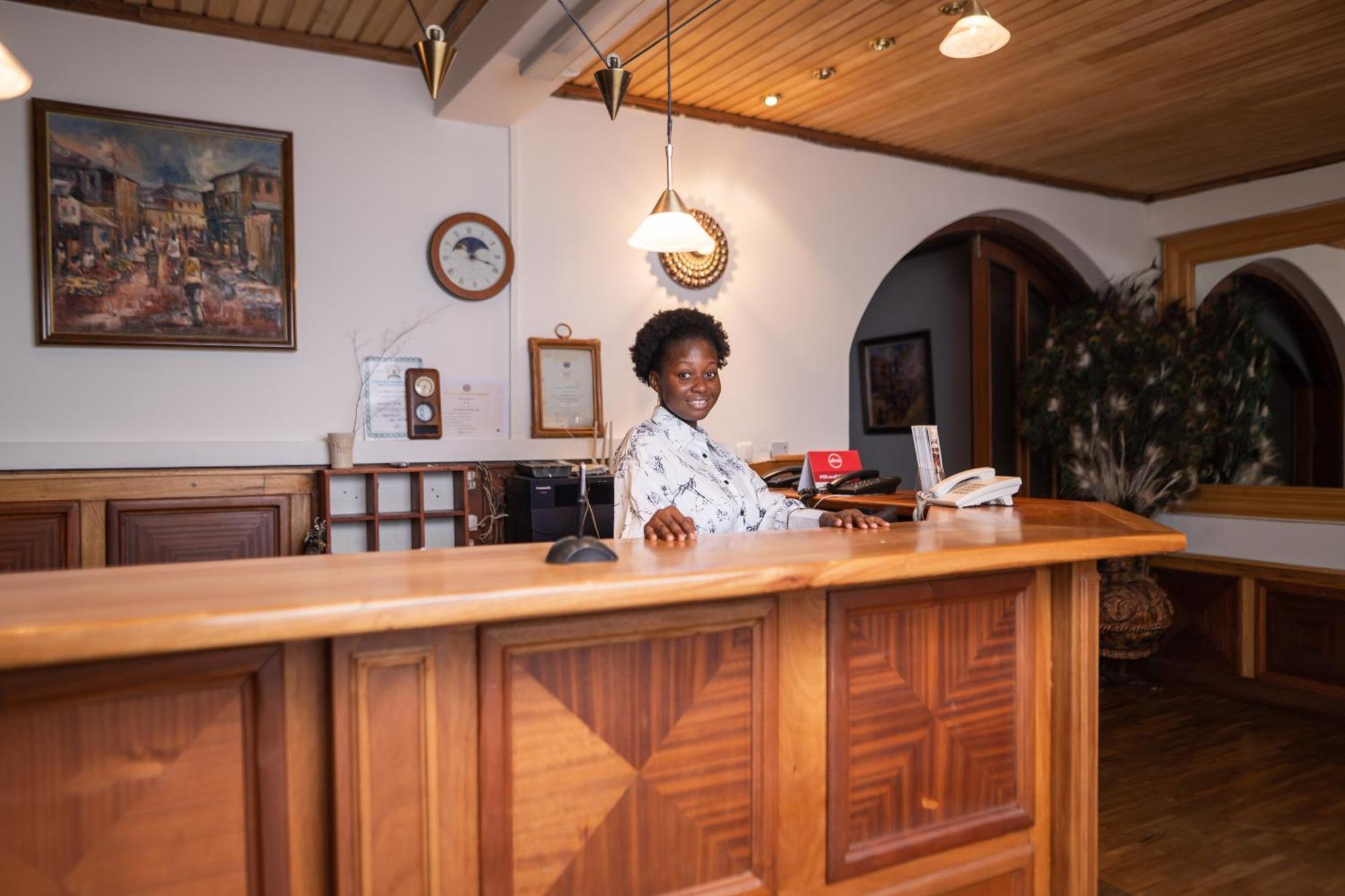 Esther'S Hotel Аккра Екстер'єр фото